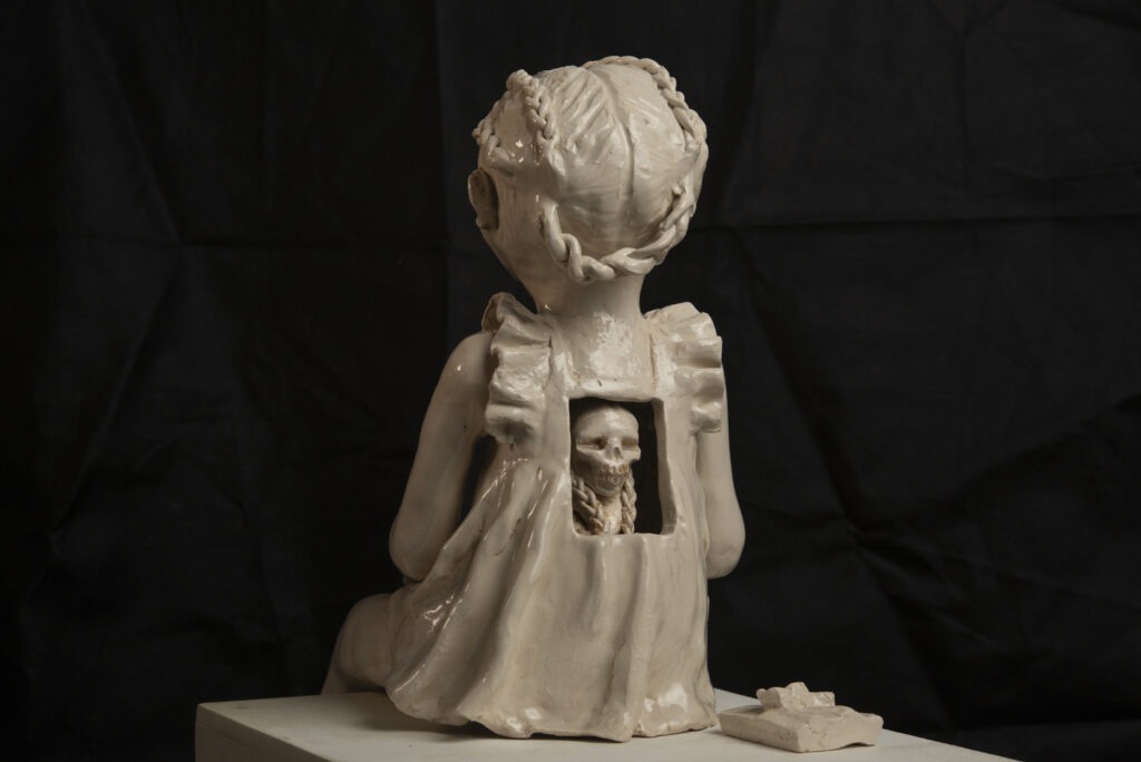 Mi pequeña amiga, espalda, 2, ceramica esmaltada, Josefina Madariaga