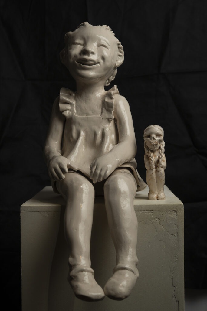 Mi pequeña amiga, ceramica esmaltada, Josefina Madariaga