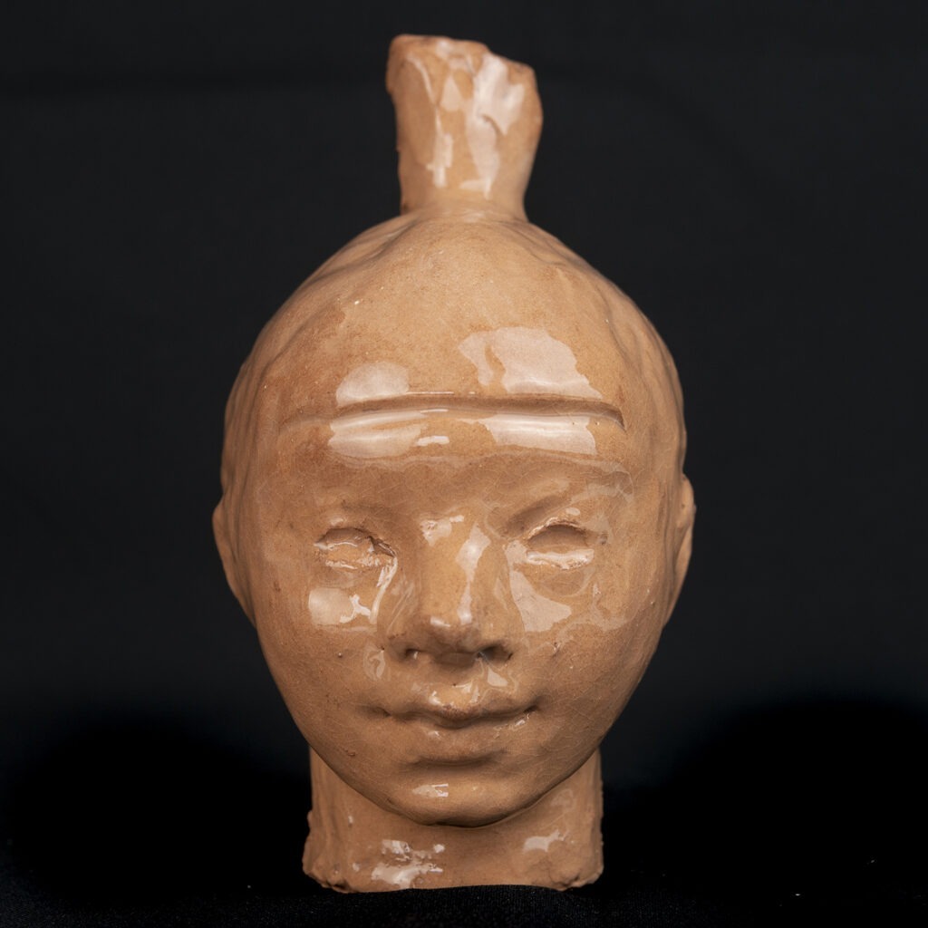 niña rodete, ceramica esmaltada,18x13x16, Josefina Madariaga