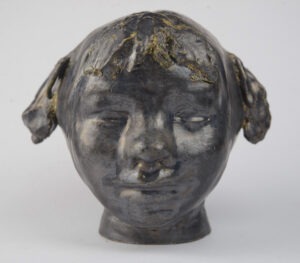 Nina plomo, ceramica esmaltada-,17 x18 x17 cm, 2024, serie Coleccionable N°8, Josefina Madariaga