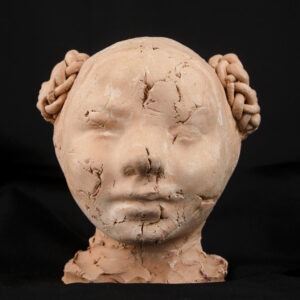 Niña tierra roja con rodetes, ceramica esmaltada, 18 x 15 x 16 cm , 2024. serie coleccionable,N° 21 _