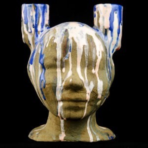 niña CANDELABRO GRIS, cerámica esmaltada, 22 x 16 x 20 cm, 2024, serie Coleccionable N° 20