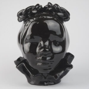 niña gótica, candelabro, ceramica esmaltada,20 x 15 x 16 cm, 2024 , serie Coleccionable N ° 15,
