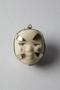 Durmiente con ojos abiertos - doble cara, joyeria, josefina madariaga