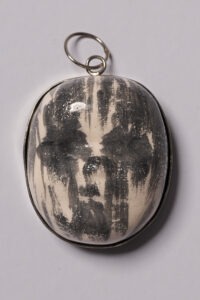 Gris manchado, joyas, josefina madariaga