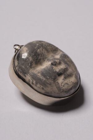 Gris, joyas, josefina madariaga