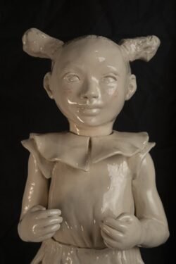 Niña con bombachudo, ceramica esmaltada, Josefina Madariaga