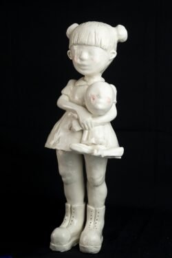 Kunumicha, de cuerpo entero, ceramica esmaltada, josefina madariaga