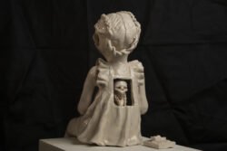 Mi pequeña amiga, espalda, 2, ceramica esmaltada, Josefina Madariaga