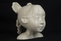 Niña con Moño, Ceramica esmaltada, Josefina Madariaga