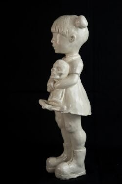 kunumicha, de costado, ceramica esmaltada, Josefina Madariaga