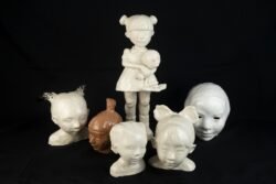 kunumicha grupal, foto gral, ceramica esmaltada, josefina madariaga