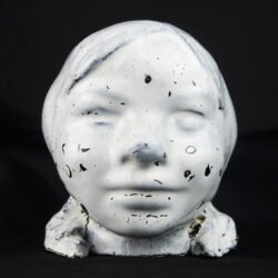 Blanca piedra, cerámica esmaltada,17x 12 x 17 cm, 2024, Serie Coleccionable, N° 5
