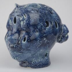 Niña Galactica, ceramica esmaltada 18x15x18 cm, 2024, serie Coleccionable N°24, Josefina Madariaga