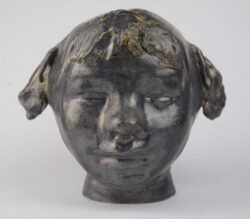 Nina plomo, ceramica esmaltada-,17 x18 x17 cm, 2024, serie Coleccionable N°8, Josefina Madariaga
