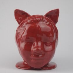 Niña roja, ceramica esmaltada, 19x14x21 cm, 2024, Serie Coleccionable N°-12, Josefina Madariaga