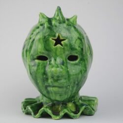 Niña verde, Cerámica esmaltada,20 x 15 x 20 cm, 2024, Serie Coleccionable, N° 1